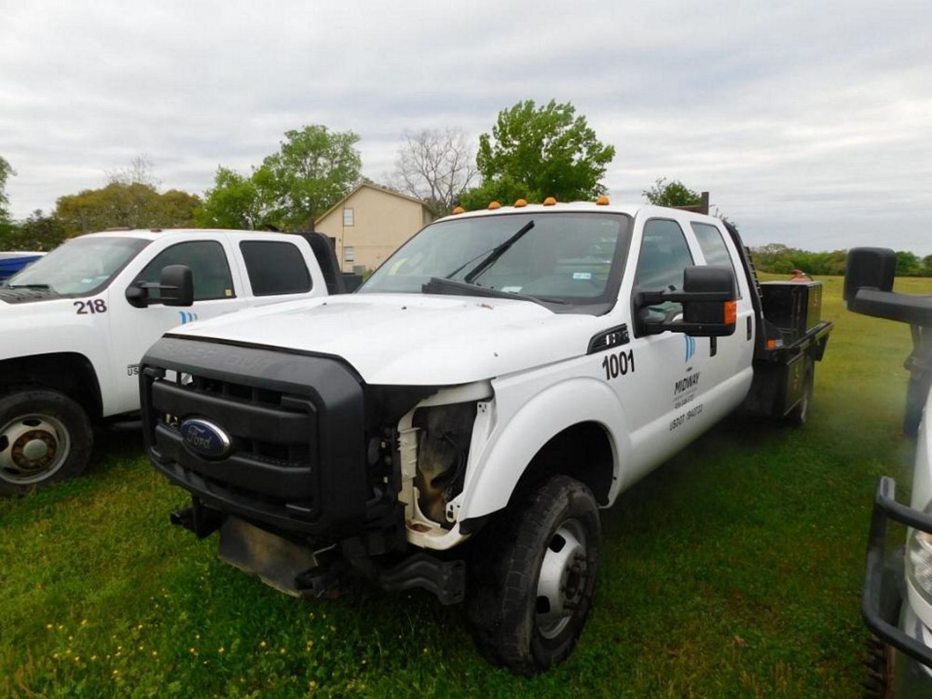 2015 Ford F-350 Super Duty 4x4 Crew Cab Flatbed Truck, 9 ft. Flatbed with Tool Boxes (needs engine & - Image 2 of 3