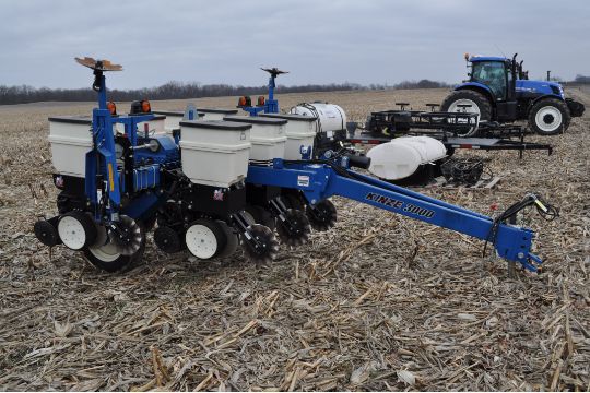 Kinze 3000 planter 4/7 planter, boxes, no-till, pull-type, ground drive, markers, rubber closing - Image 4 of 14