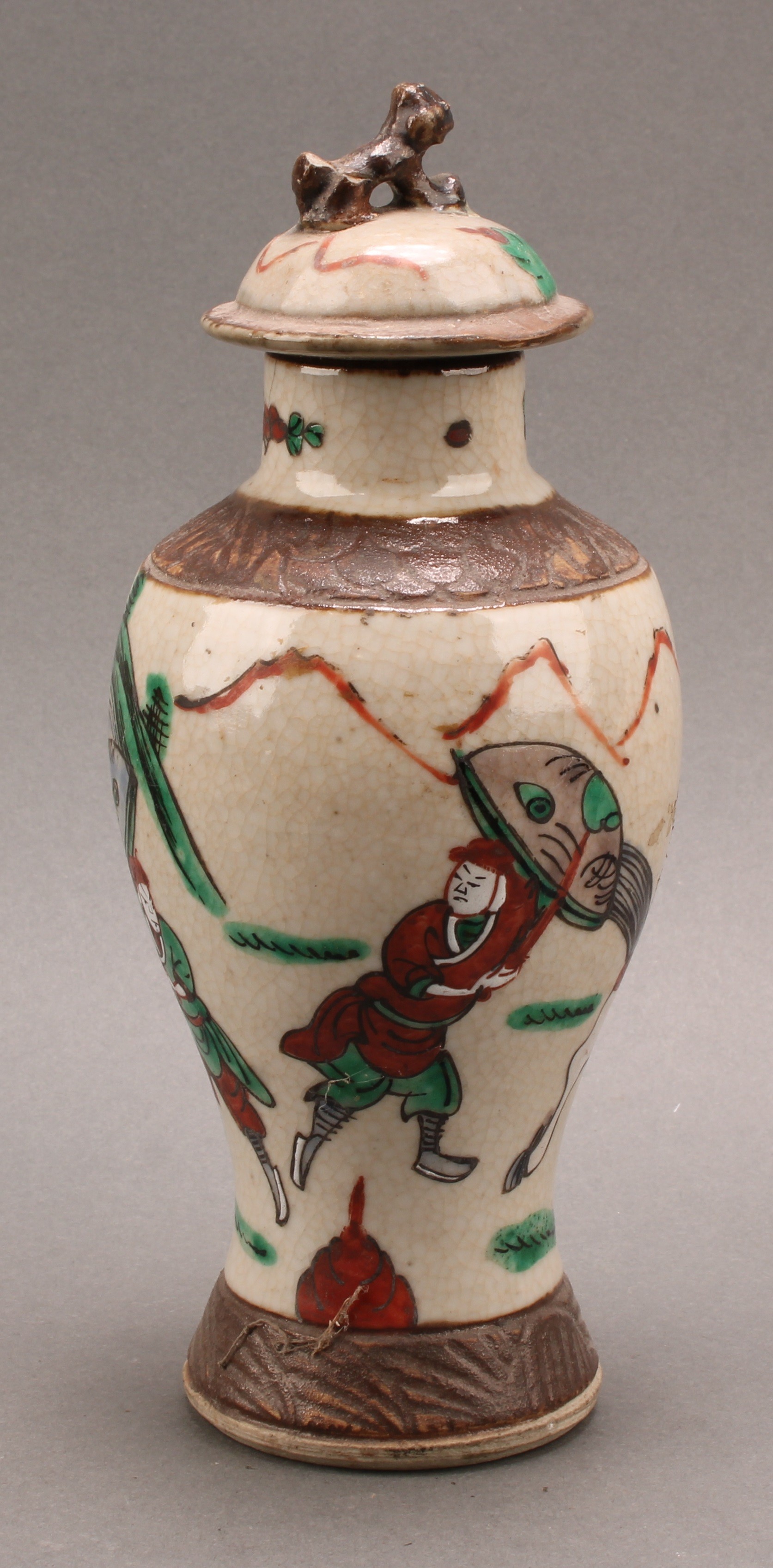 A Chinese gu vase, painted in polychrome enamels with warriors on a crackle-glazed ground, 25.5cm - Image 10 of 11