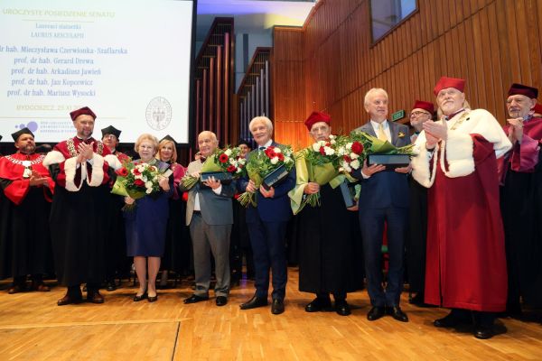 Jubileusze Collegium Medicum UMK uroczystość w Bydgoszczy (Filharmonia Pomorska,  25.11.2024) [fot. Andrzej Romański] Kliknij, aby powiększyć zdjęcie