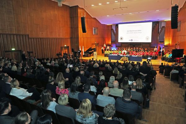 Jubileusze Collegium Medicum UMK uroczystość w Bydgoszczy (Filharmonia Pomorska,  25.11.2024) [fot. Andrzej Romański] Kliknij, aby powiększyć zdjęcie