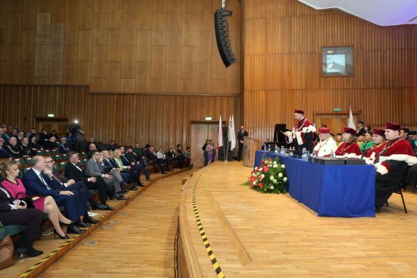 Jubileusze Collegium Medicum UMK uroczystość w Bydgoszczy (Filharmonia Pomorska,  25.11.2024) [fot. Andrzej Romański] Kliknij, aby powiększyć zdjęcie