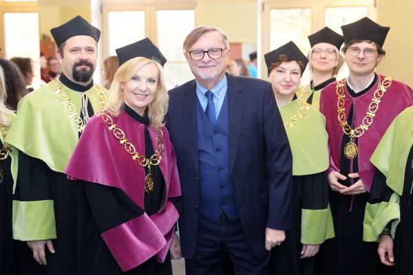 Jubileusze Collegium Medicum UMK uroczystość w Bydgoszczy (Filharmonia Pomorska,  25.11.2024) [fot. Andrzej Romański] Kliknij, aby powiększyć zdjęcie