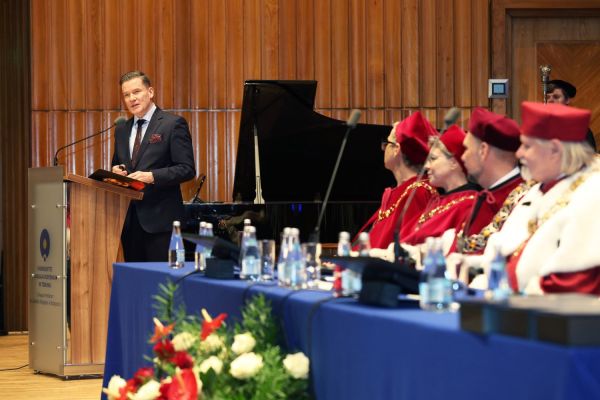 Jubileusze Collegium Medicum UMK uroczystość w Bydgoszczy (Filharmonia Pomorska,  25.11.2024) [fot. Andrzej Romański] Kliknij, aby powiększyć zdjęcie