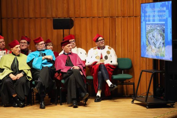 Jubileusze Collegium Medicum UMK uroczystość w Bydgoszczy (Filharmonia Pomorska,  25.11.2024) [fot. Andrzej Romański] Kliknij, aby powiększyć zdjęcie