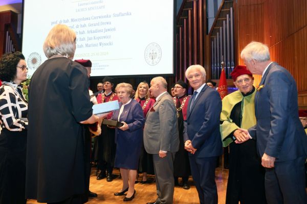 Jubileusze Collegium Medicum UMK uroczystość w Bydgoszczy (Filharmonia Pomorska,  25.11.2024) [fot. Andrzej Romański] Kliknij, aby powiększyć zdjęcie