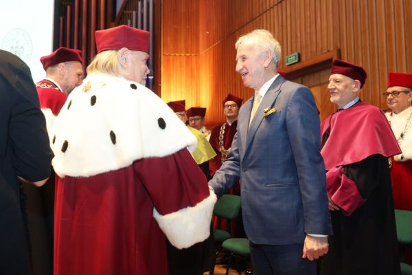 Jubileusze Collegium Medicum UMK uroczystość w Bydgoszczy (Filharmonia Pomorska,  25.11.2024) [fot. Andrzej Romański] Kliknij, aby powiększyć zdjęcie