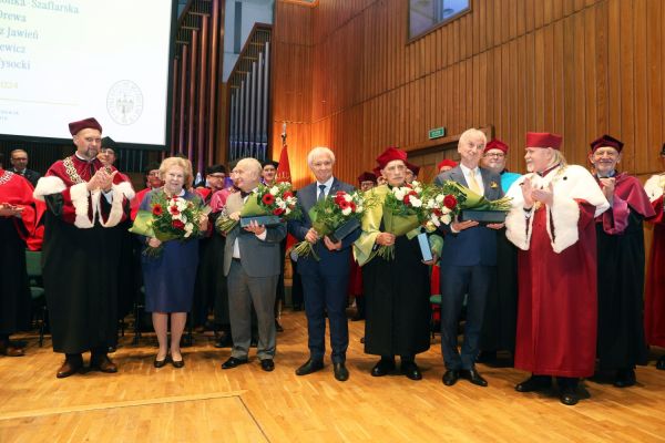 Jubileusze Collegium Medicum UMK uroczystość w Bydgoszczy (Filharmonia Pomorska,  25.11.2024) [fot. Andrzej Romański] Kliknij, aby powiększyć zdjęcie