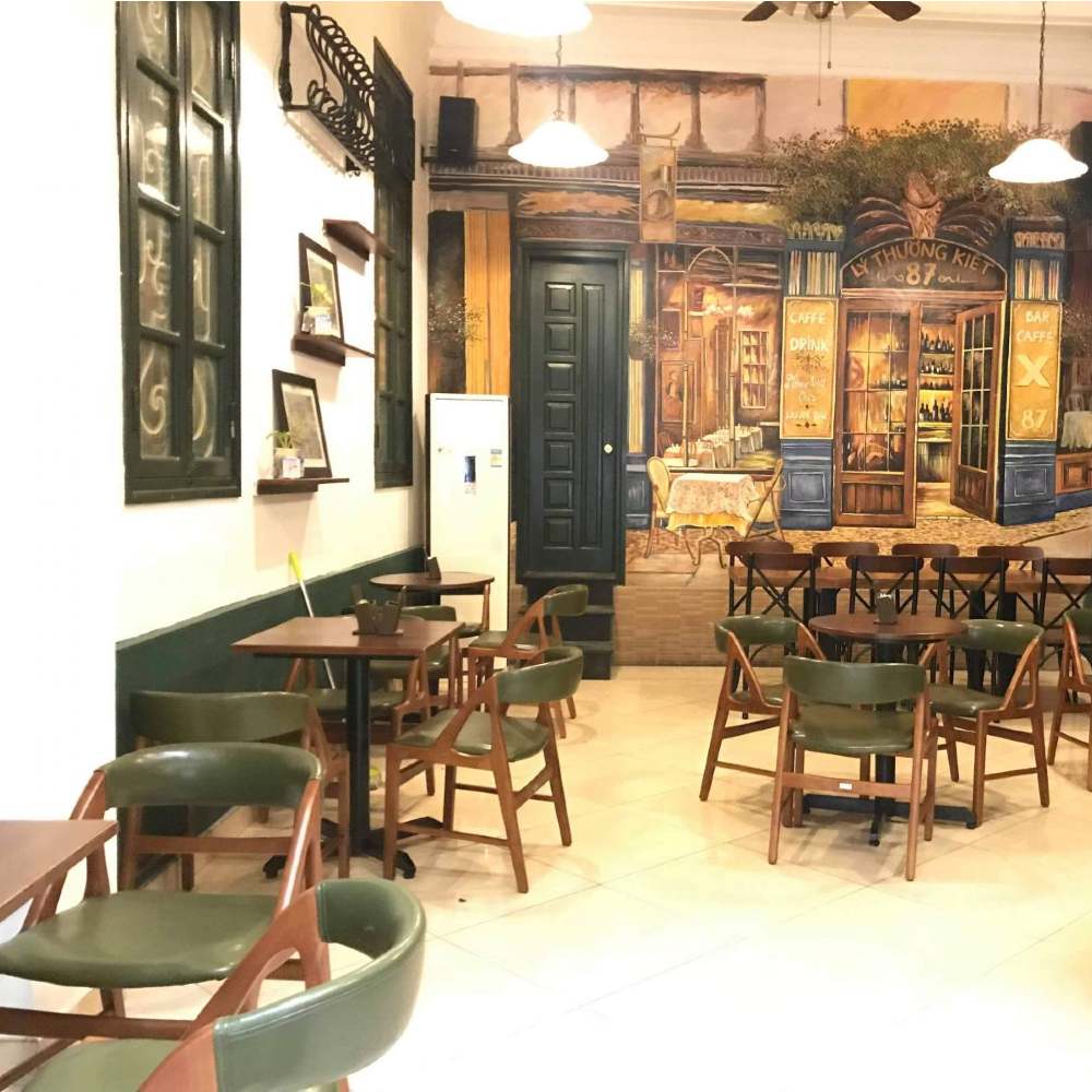 cửa sổ trang trí quán cafe hoài cổ