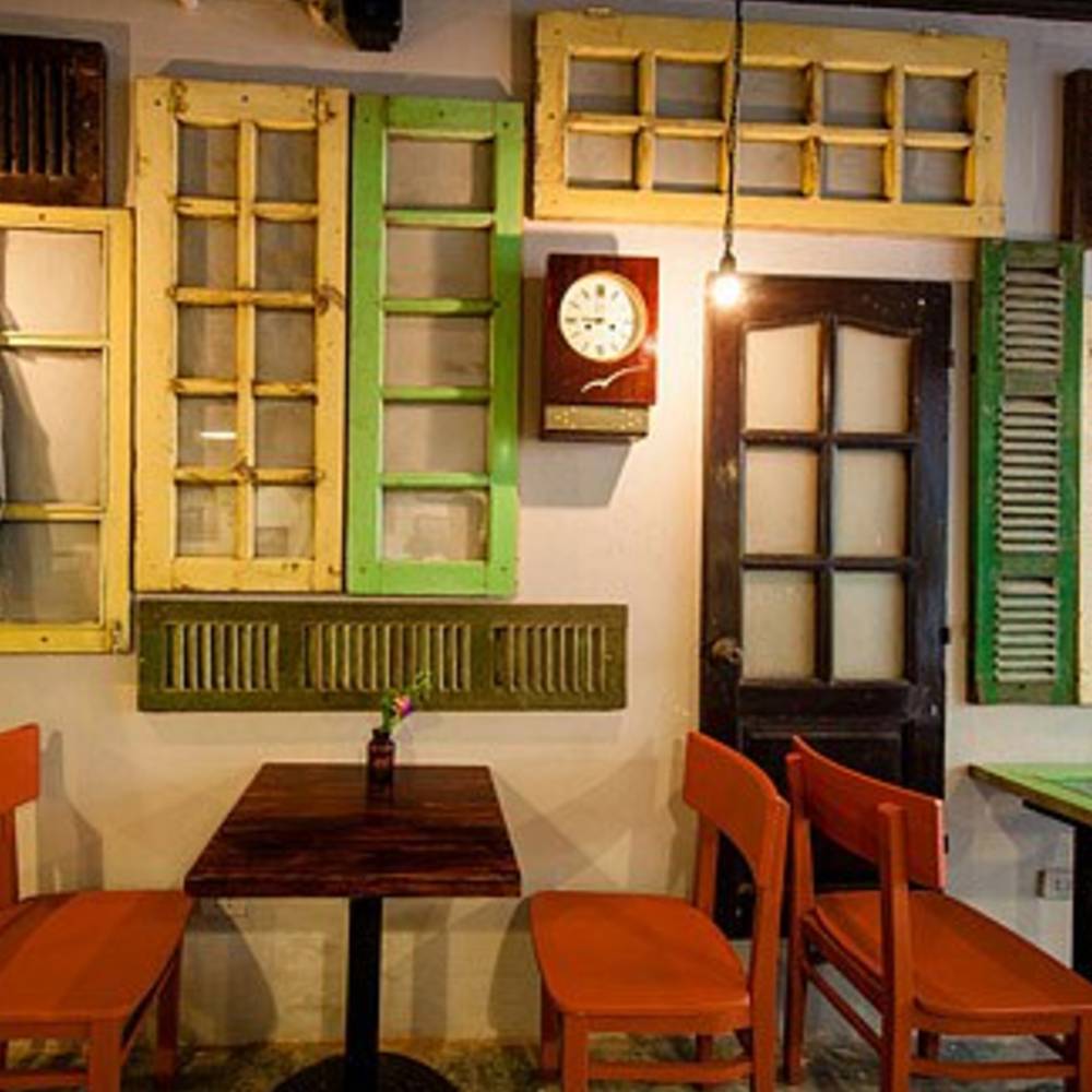 cửa sổ trang trí quán cafe đẹp