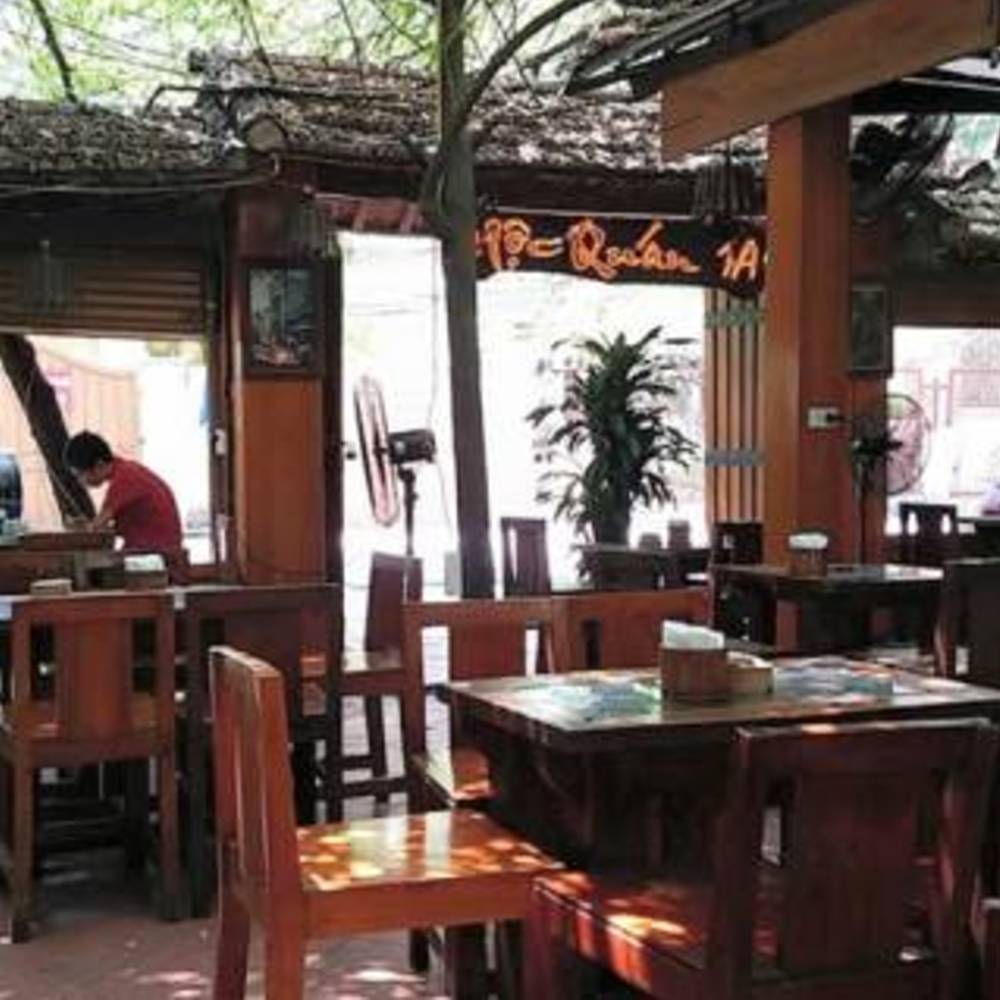 thiết kế quán cafe mộc giản dị