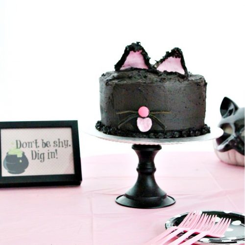 Easy Halloween Cake idea in dark black icing. An easy black cat cake for Halloween