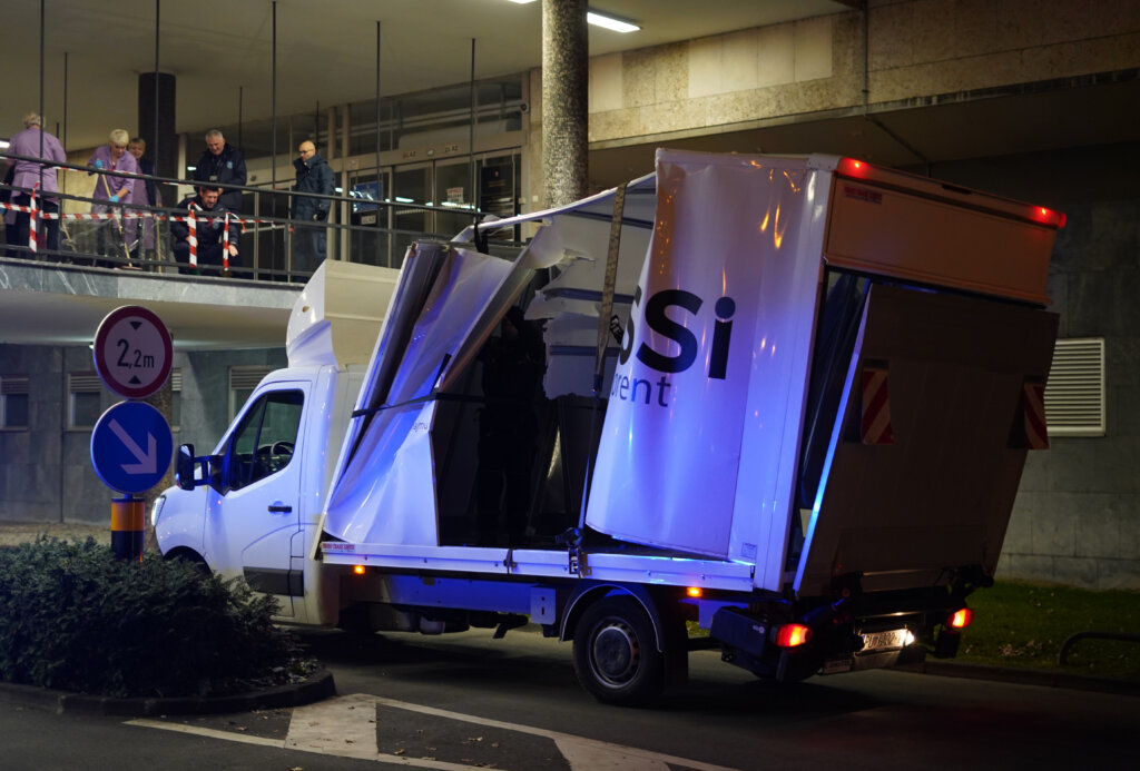 Kamion se zabio u stepenice poglavarstva grada Zagreba