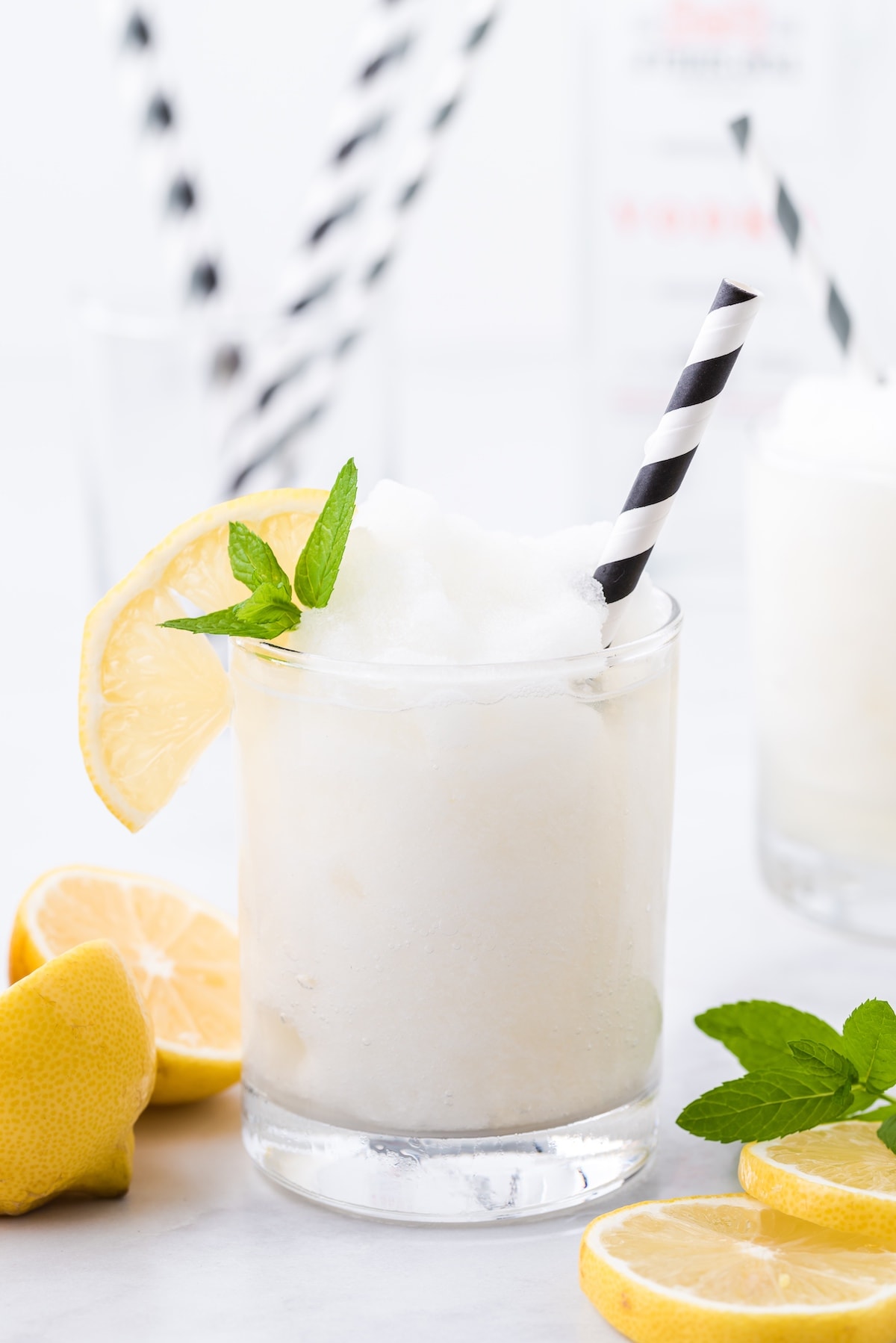 alcoholic frozen lemonade hero image