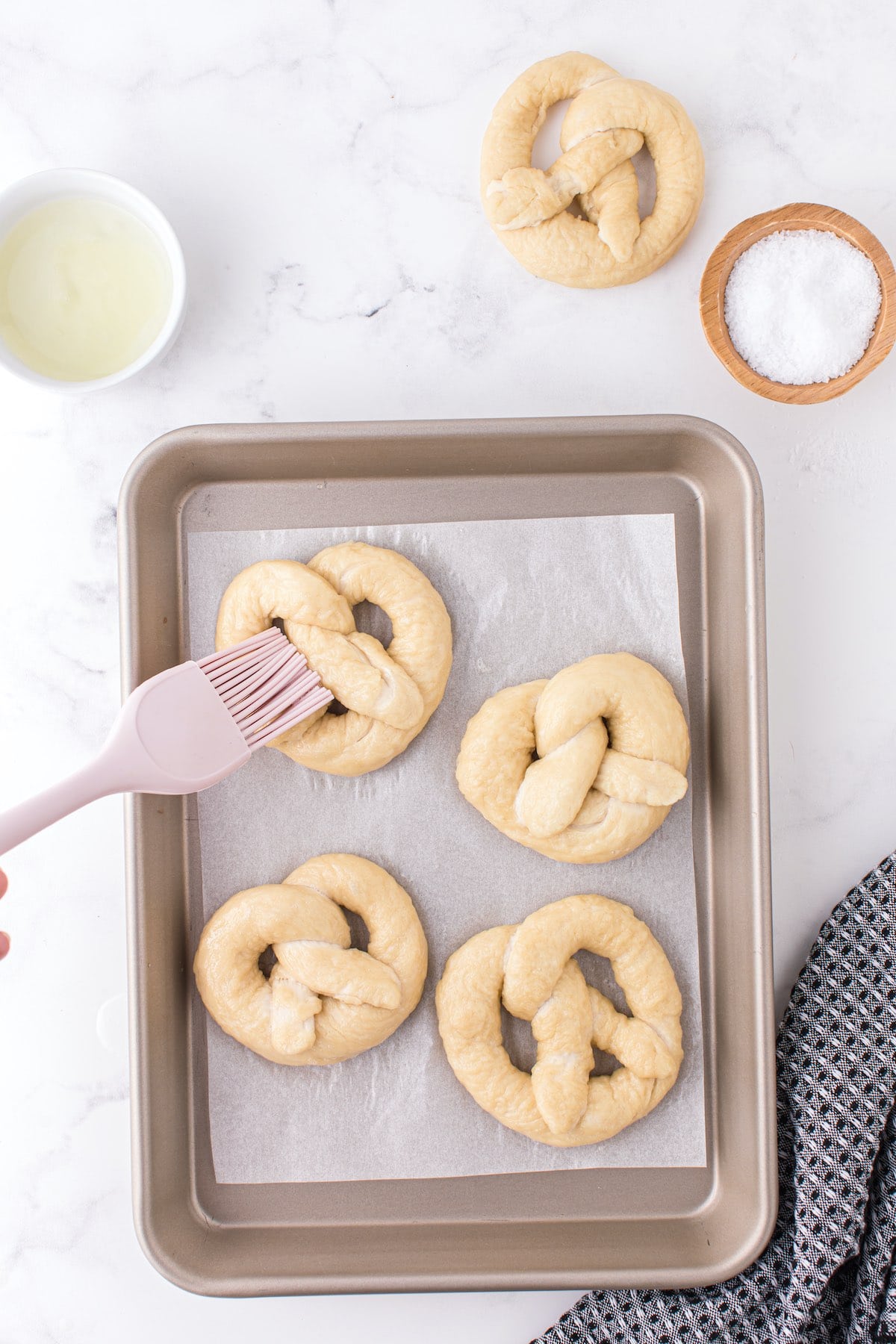 brush the pretzel with oil wash