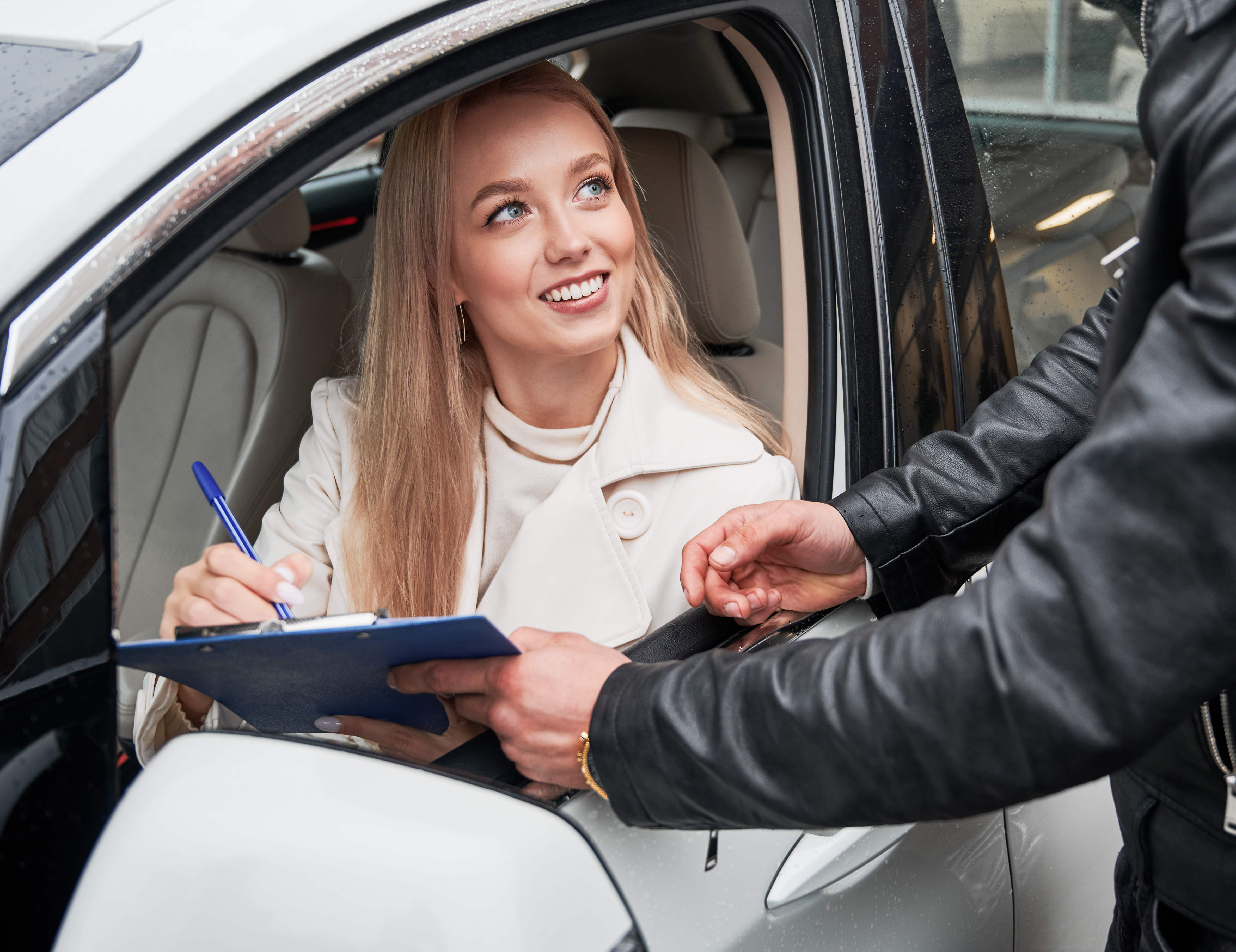 What are the car insurance rates by age and gender?