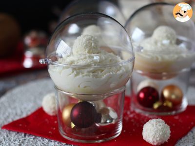 Receita Creme raffaello servido em bola de natal