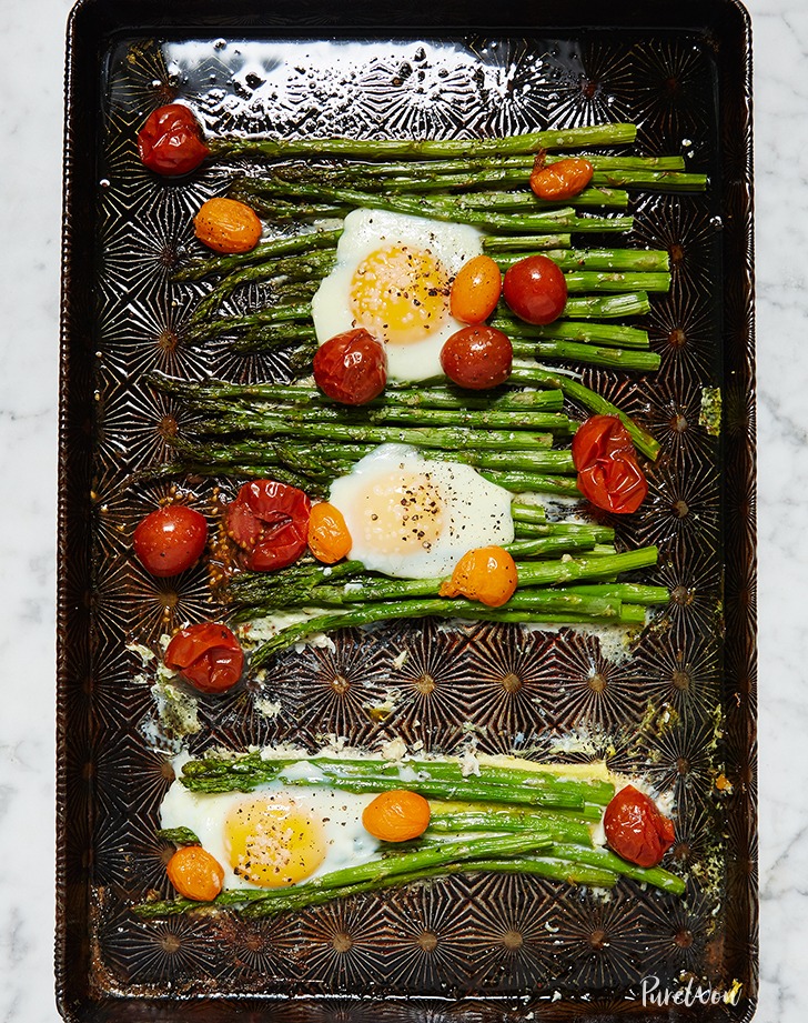 ketogenic dinner recipes: one pan eggs asparagus tomatoes