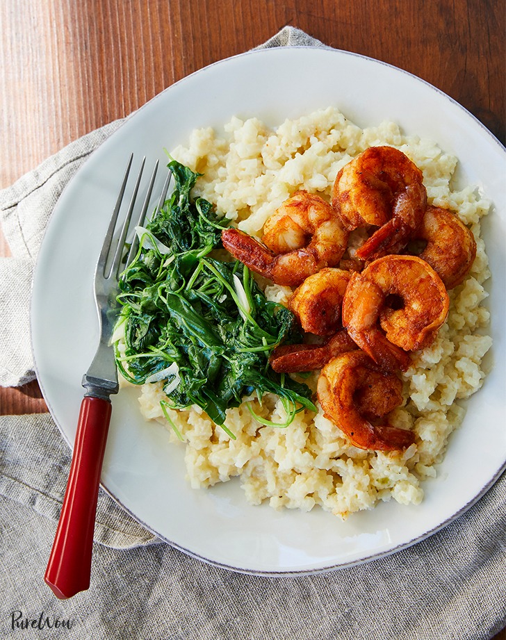 ketogenic dinner recipes: shrimp with cauliflower grits and arugula