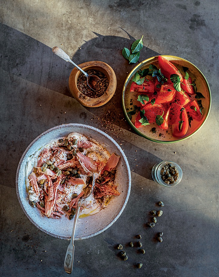 ketogenic dinner recipes: tuna salad with yogurt capers and zaatar