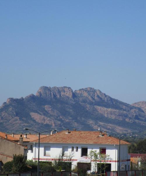 Puget-sur-Argens şehrinden güzel bir manzara