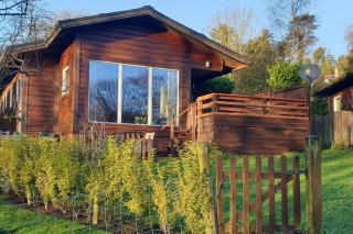 Luxurious lodge, Hot tub at Rudyard Lake, couples or small family - Rudyard