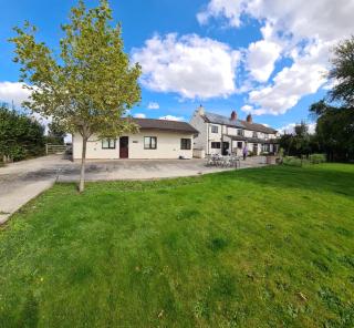 Cosy stable conversion between Sheffield & Leeds - Pontefract