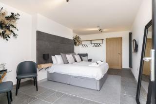 The Old House 1147 - Bridgend - 8