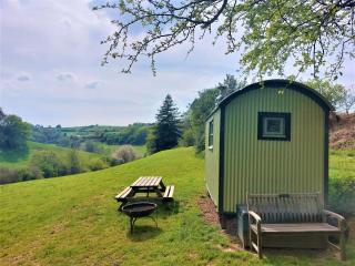 Usk Valley Shepherd's Hut - Cwmbran