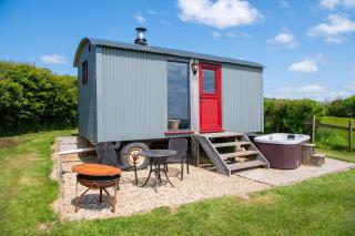 The Big Cwtch Shepherd's Hut - Kidwelly