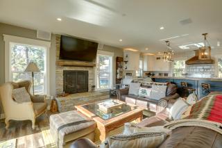 Stunning Luxury Home with Lake Tahoe Views and Hot Tub - Carnelian Bay