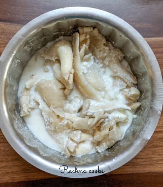 Oyster mushroom in the buttermilk slurry