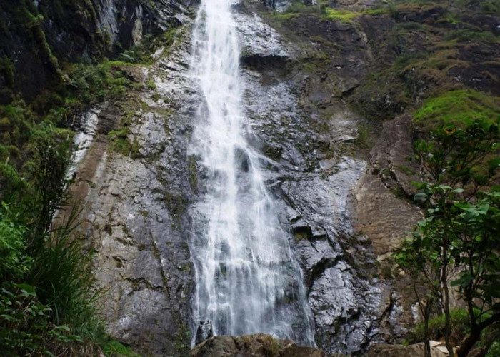 Air Terjun Sambabo, Mutiara Tersembunyi di Sulawesi Barat yang Cocok untuk Refreshing