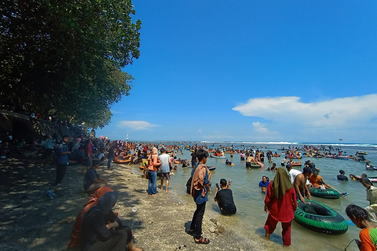 Saat Perjalanan Menuju Destinasi Wisata Pantai di Tasikmalaya, Ini yang Harus Diperhatikan!