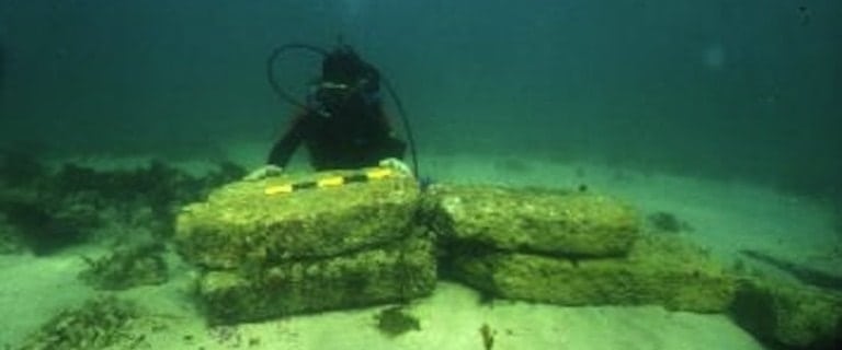 dwarka-underwater-city-diving-stone-wall