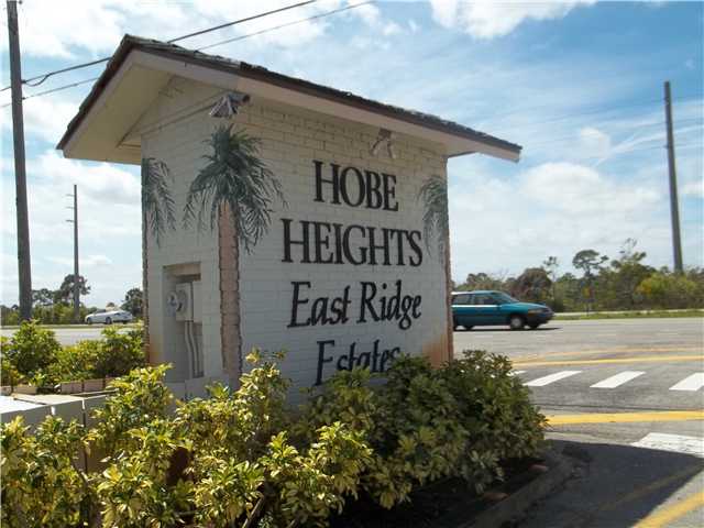 Entrance to Hobe Heights