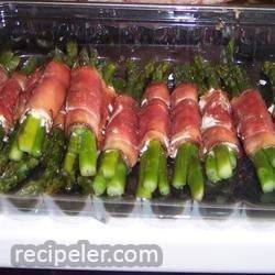 asparagus wrapped in crisp prosciutto