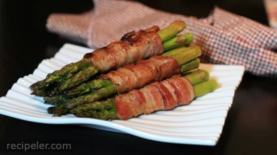 Bacon-Wrapped Sriracha Asparagus