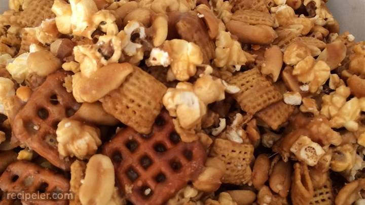 caramel corn snack mix