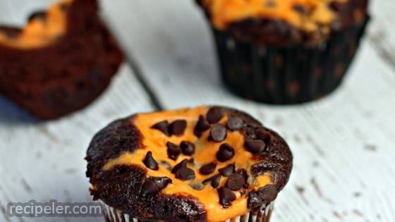 Chocolate Cupcakes with Pumpkin Cheesecake Filling