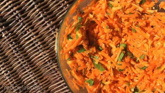 Shredded Apple Carrot Salad