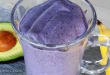 Avocado, Blueberry, Banana, and Chia Smoothie