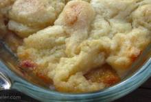 cookie-crusted peach cobbler