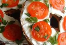 Queenie's Killer Tomato Bagel Sandwich