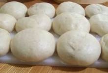 siopao (filipino steamed dumplings)