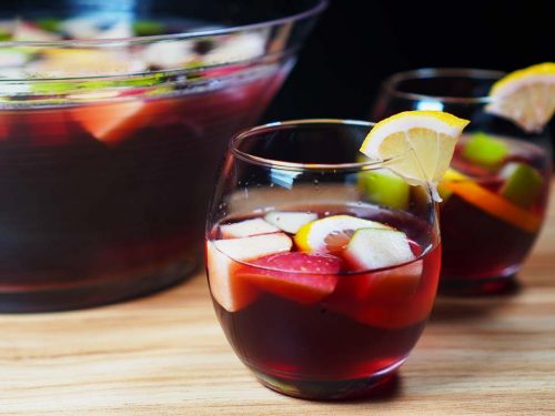 Best Traditional Red Sangria Recipe, easy traditional Spanish fruit cocktail with vodka, brandy and red wine