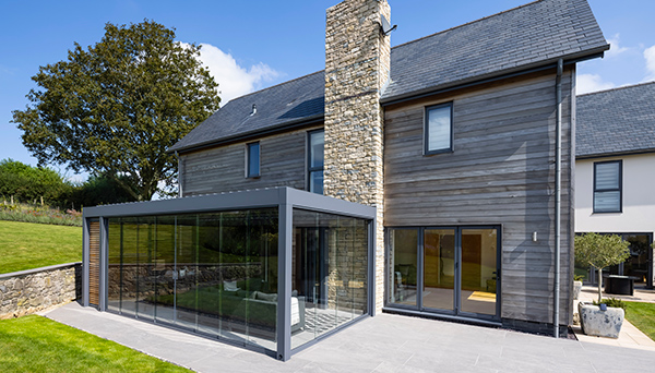 Extra living space with a lean-to pergola