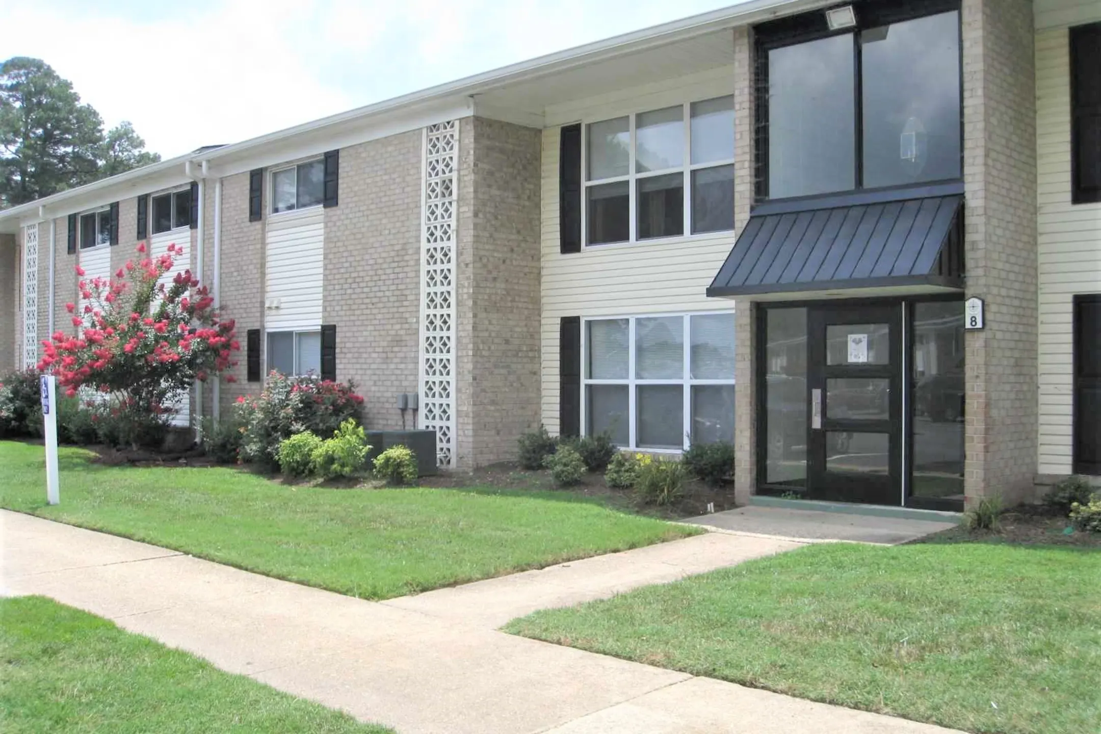 Building - Newport Landing Apartments - Newport News, VA