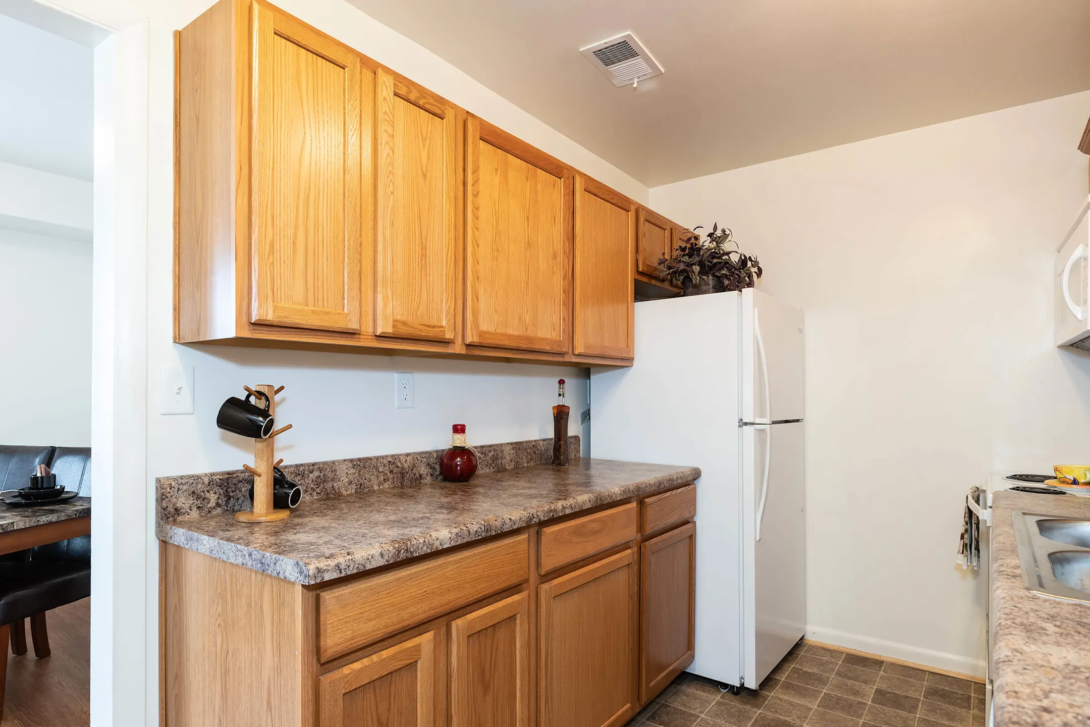 Kitchen - Newport Landing Apartments - Newport News, VA