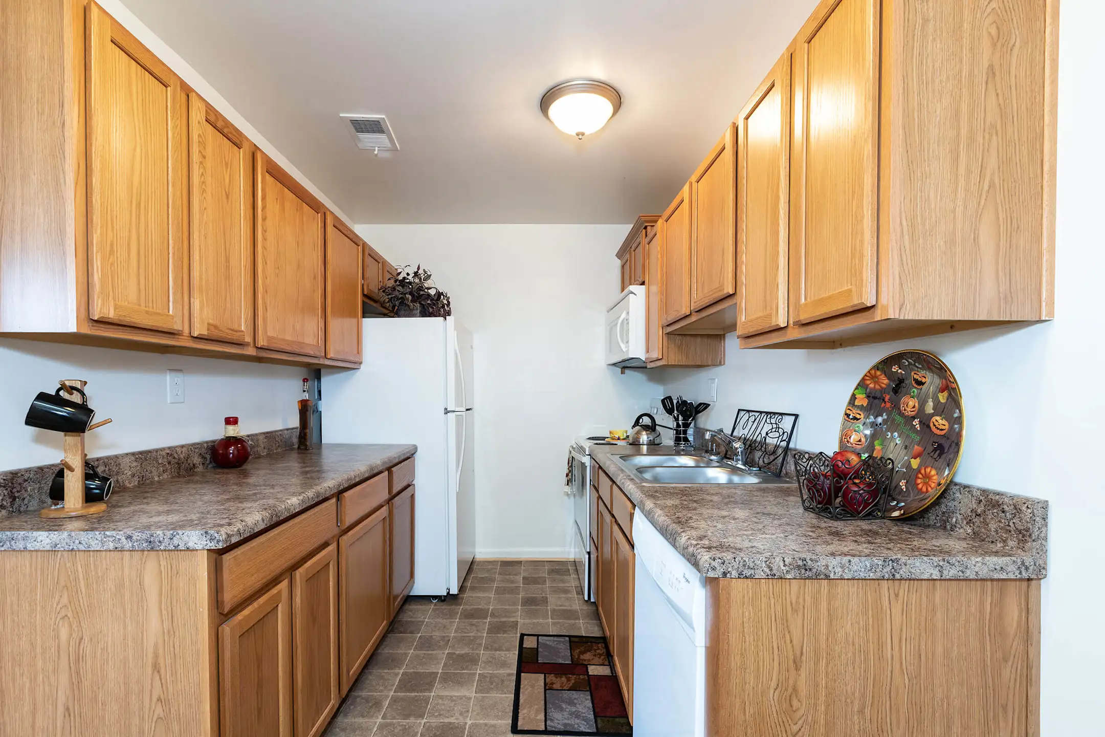 Kitchen - Newport Landing Apartments - Newport News, VA